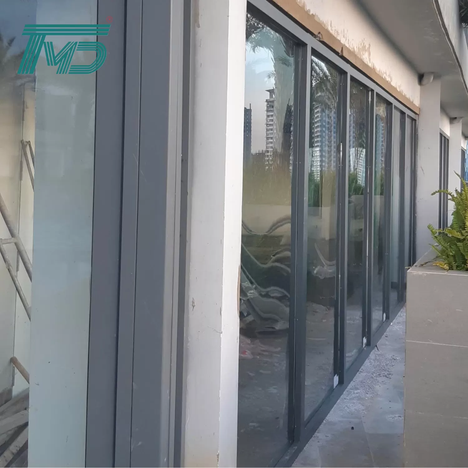 VÁCH KÍNH EI90 HỆ NGOÀI TRỜI