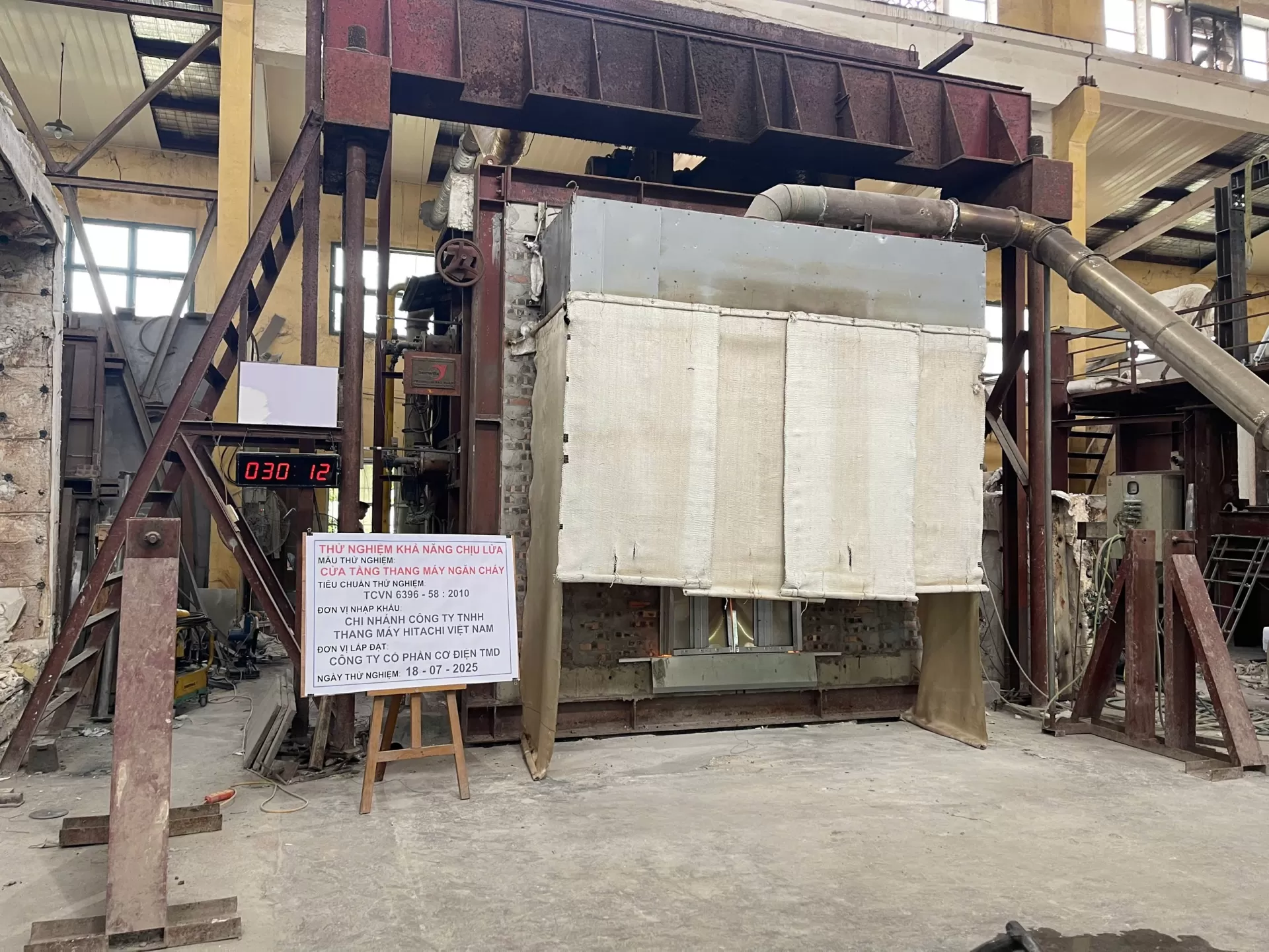 CỬA TẦNG THANG MÁY CHỐNG CHÁY CÁC TIÊU CHUẨN CC ĐẾN EI 120